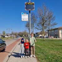 Een lachend verkeersbord
