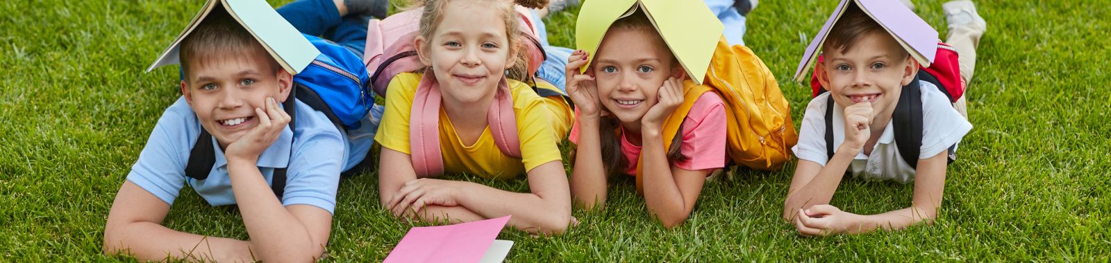 Gelukkige kinderen met geloof in eigen kunnen